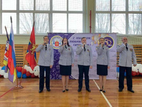 Вокальный ансамбль главного управления МВД России открывает новую учебную неделю.